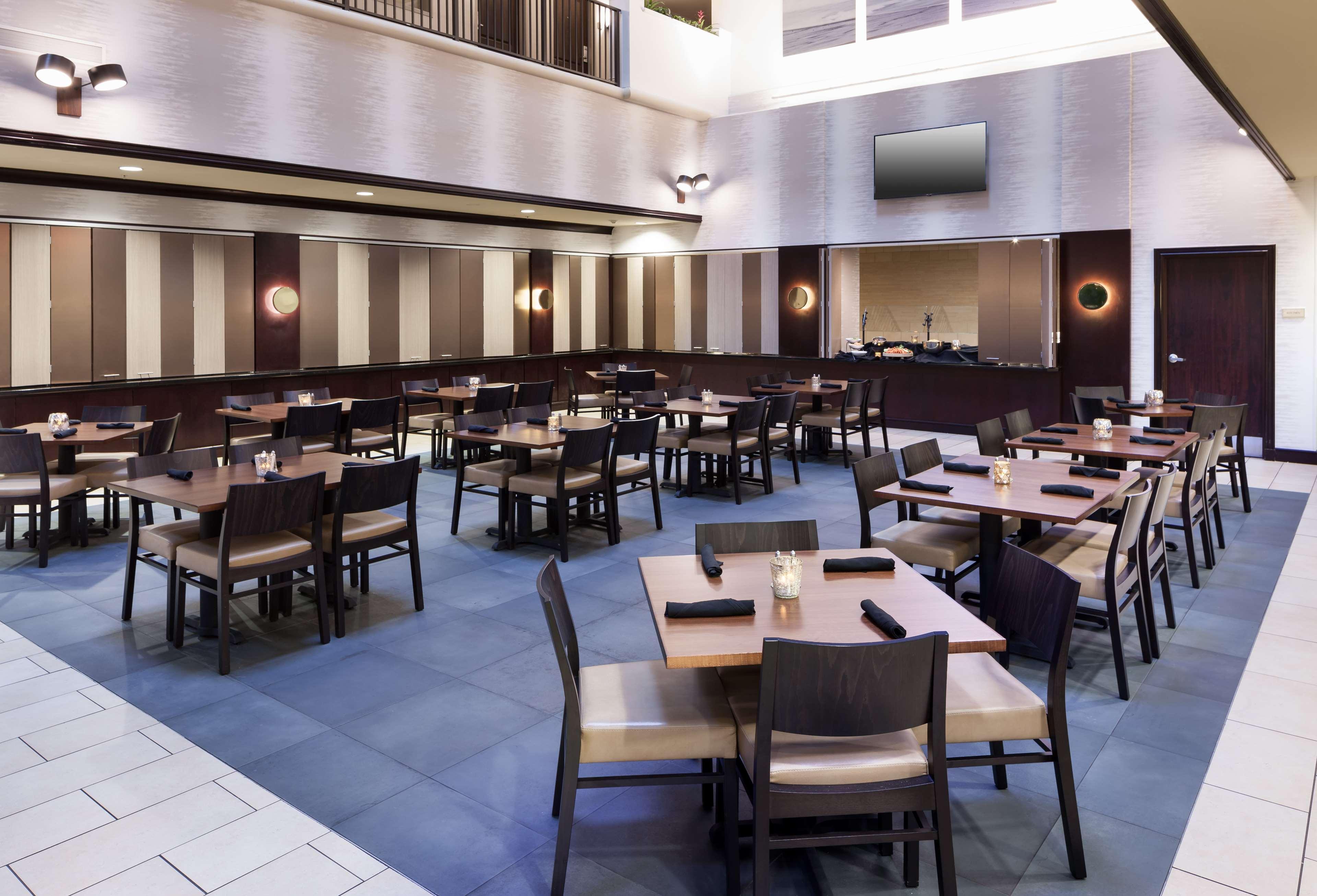 Embassy Suites By Hilton Tampa Brandon Exterior photo
