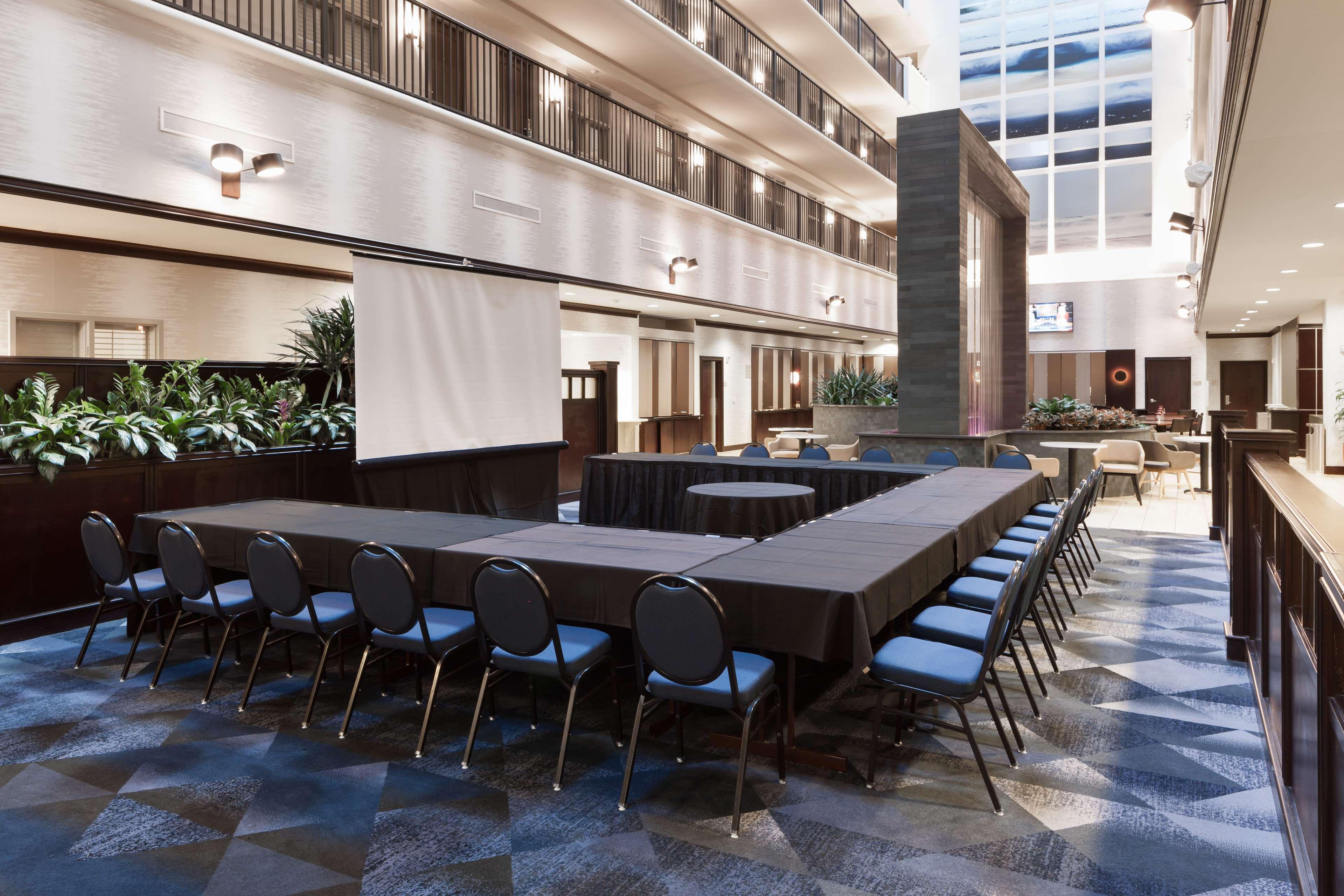 Embassy Suites By Hilton Tampa Brandon Exterior photo
